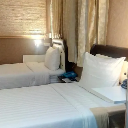 14 Plus 1 Hotel